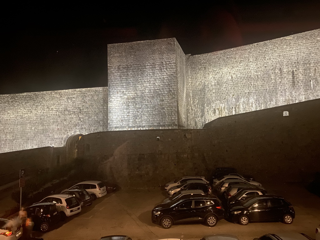 The northern city walls with the Bua Gate, viewed from the tour bus from Perast on the Ulica Maria Perica street, by night