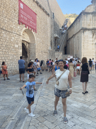 Miaomiao and Max in front of the staircase to the city walls at the west side of the Stradun street