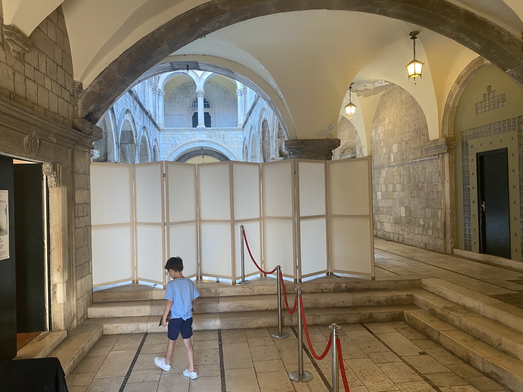 Max in front of the inner square of the Sponza Palace