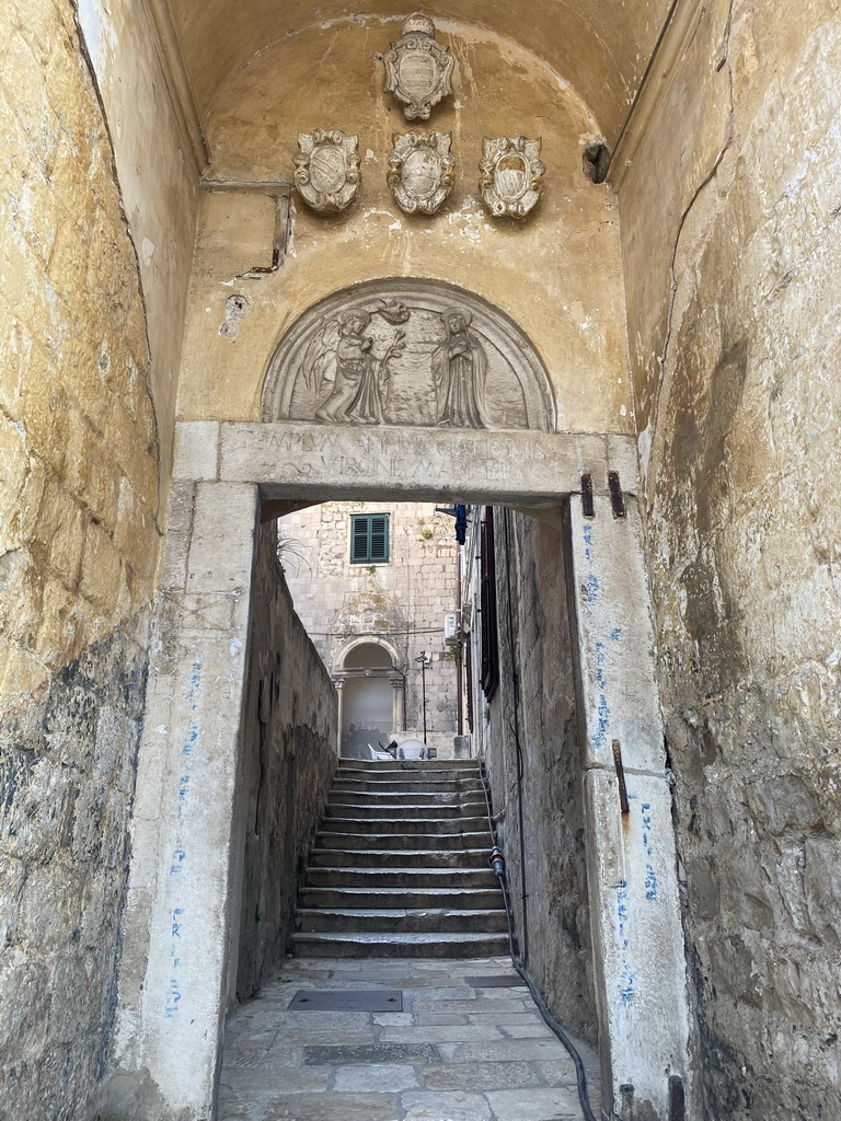 Gate of a building at the Ulica od Katela street