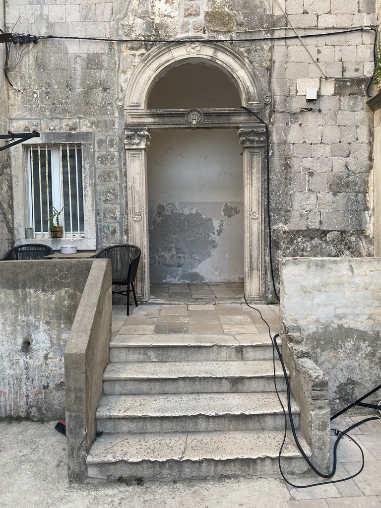 Gate at the inner square of a building at the Ulica od Katela street