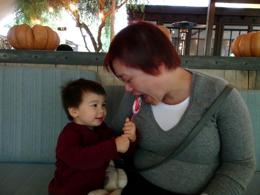 Miaomiao and Max with a lolly at the Le 7 by Juliette restaurant