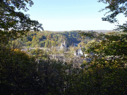 The town center with the Durbuy Castle and the Église Saint-Nicolas church, viewed from a viewpoint near the Belvedère tower