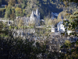 The town center with the Durbuy Castle and the Église Saint-Nicolas church, viewed from a viewpoint near the Belvedère tower