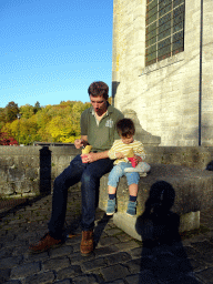 Tim and Max with an ice cream in front of the Église Saint-Nicolas church at the Rue du Comte Théodule d`Ursel street