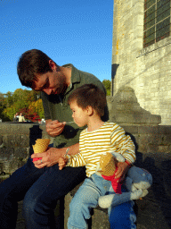 Tim and Max with an ice cream in front of the Église Saint-Nicolas church at the Rue du Comte Théodule d`Ursel street