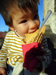 Max with an ice cream in front of the Église Saint-Nicolas church at the Rue du Comte Théodule d`Ursel street