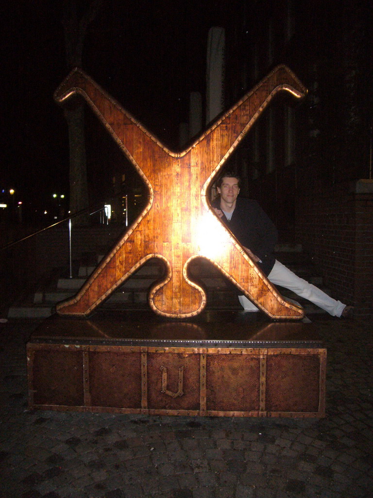 Tim with a wooden statue in the Rheinstraße street