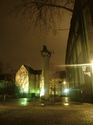 The `Bergischer Löwe` column at the Rheinort square, by night