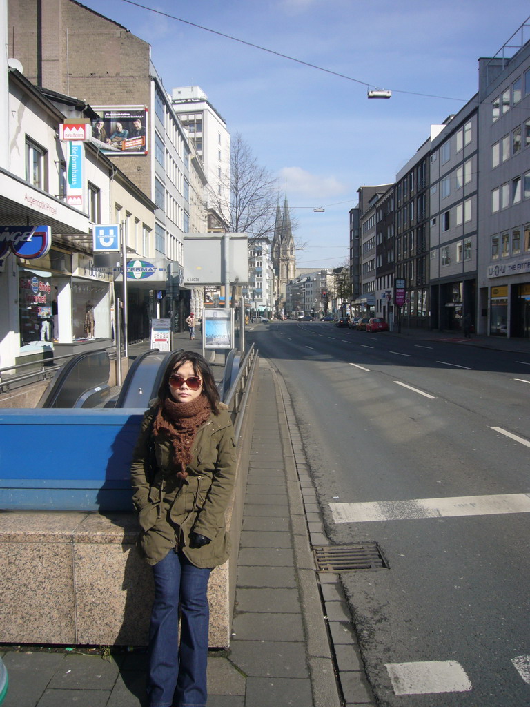 Miaomiao in the Oststraße street, with the Marienkirche church