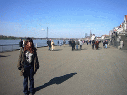 Miaomiao at the Rhine shore, with the Oberkasseler Brücke bridge, the Old Castle Tower and the Lambertuskirche church