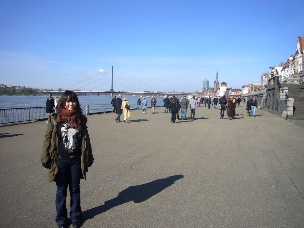 Miaomiao at the Rhine shore, with the Oberkasseler Brücke bridge, the Old Castle Tower and the Lambertuskirche church