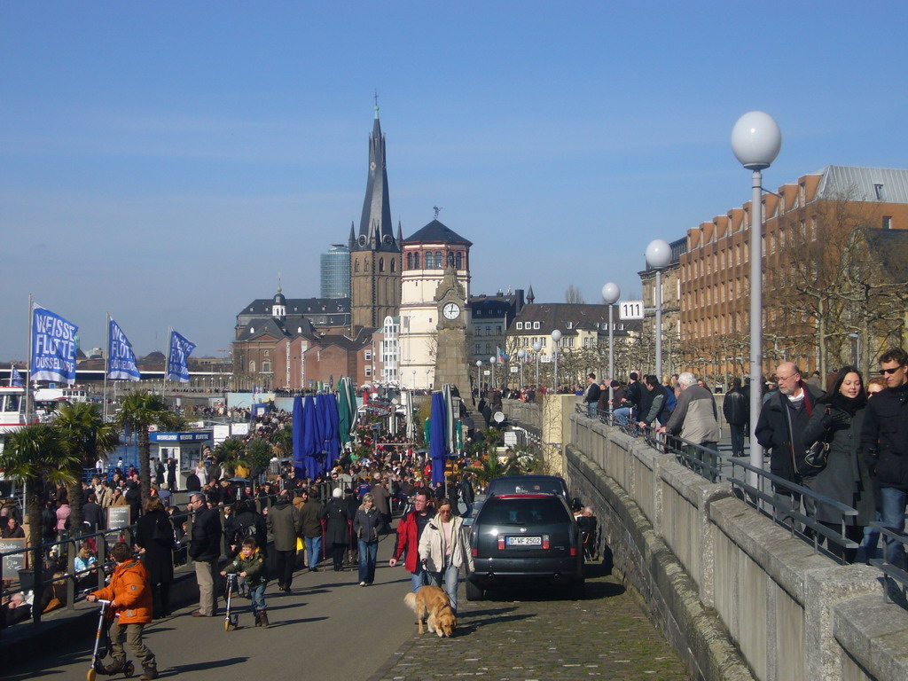 The Rhine shore, with the Pegeluhr clock, the Old Castle Tower and the Lambertuskirche church