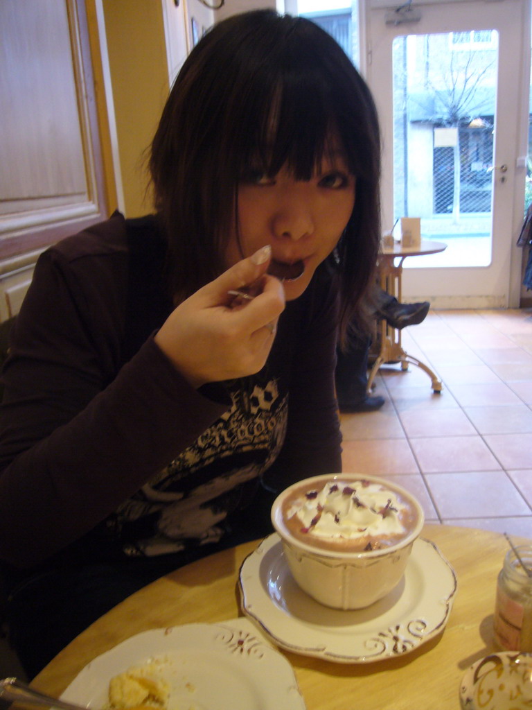 Miaomiao having hot chocolate in the chocolate shop `Gut & Gerne`