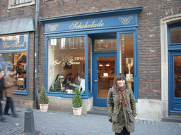 Miaomiao in front of the chocolate shop `Gut & Gerne`