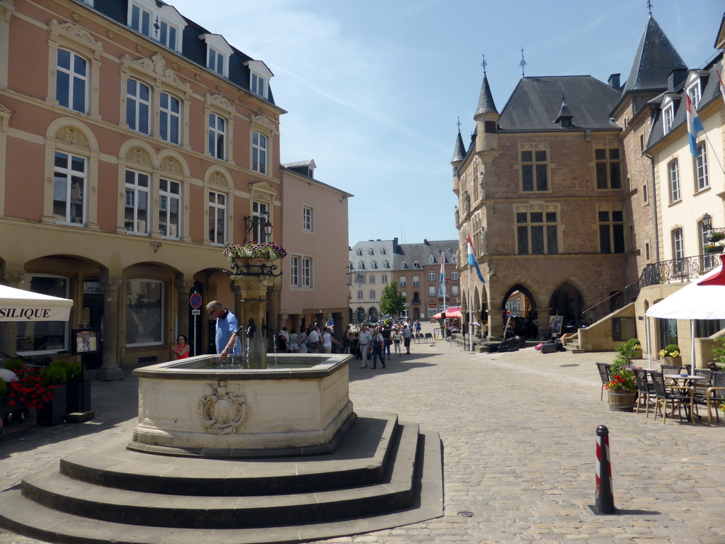 Fountain and the front of the Palace of Justice at the northeast side of the Place du Marché square