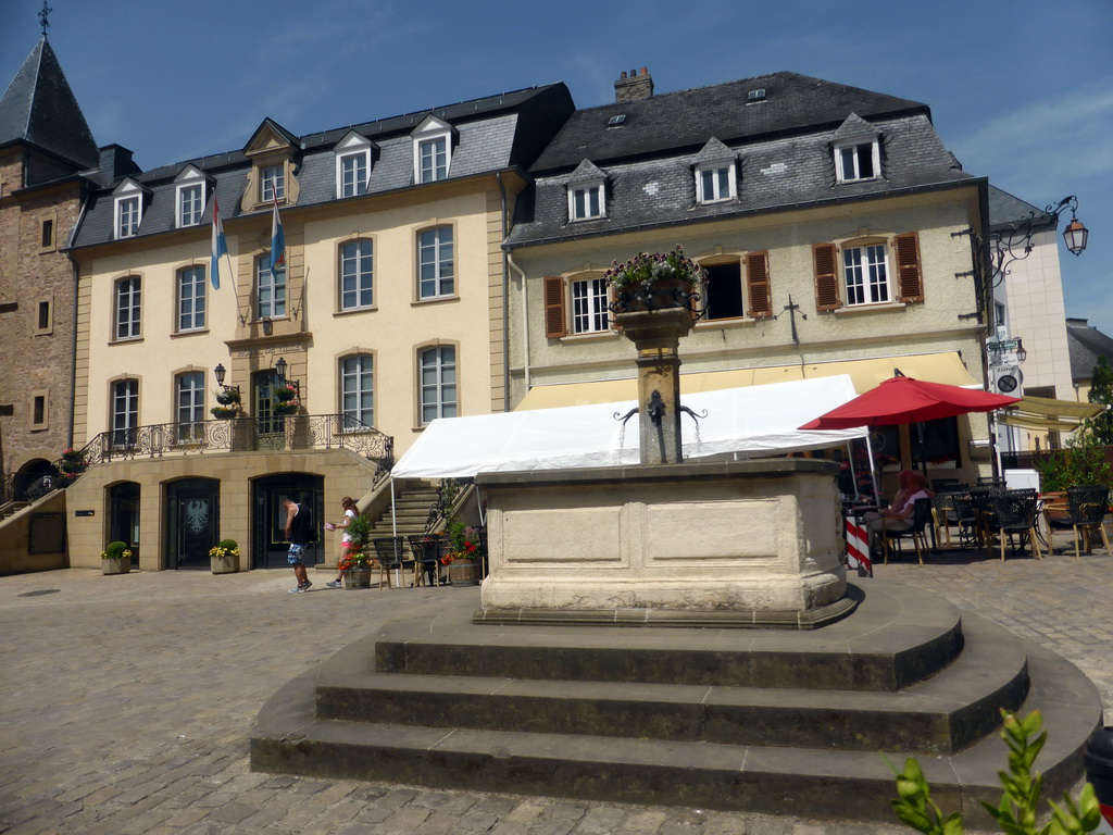 Fountain and the front of the City Hall at the northeast side of the Place du Marché square