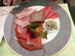 Lunch at the De La Basilique restaurant at the northeast side of the Place du Marché square