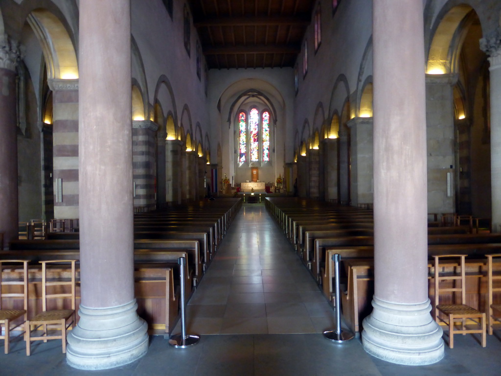 Nave, apse and altar of the Basilica of St. Willibrord