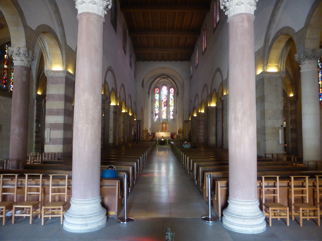 Nave, apse and altar of the Basilica of St. Willibrord