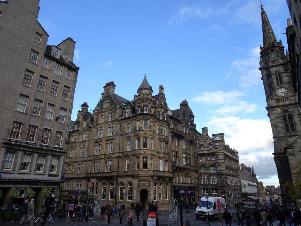 The crossing of the Royal Mile and Cockburn Street