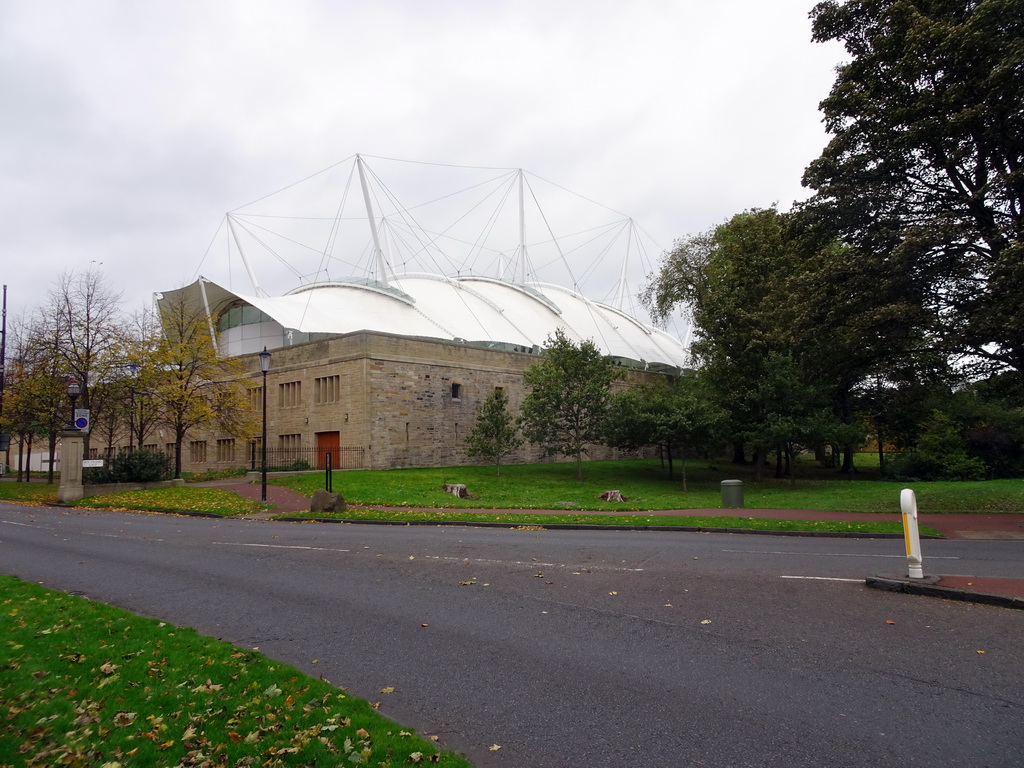 The Holyrood Gait with the south side of the Dynamic Earth building