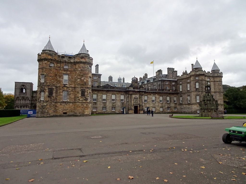 Forecourt with fountain and the front of the Palace of Holyroodhouse, viewed from the Main Gate at Abbey Strand