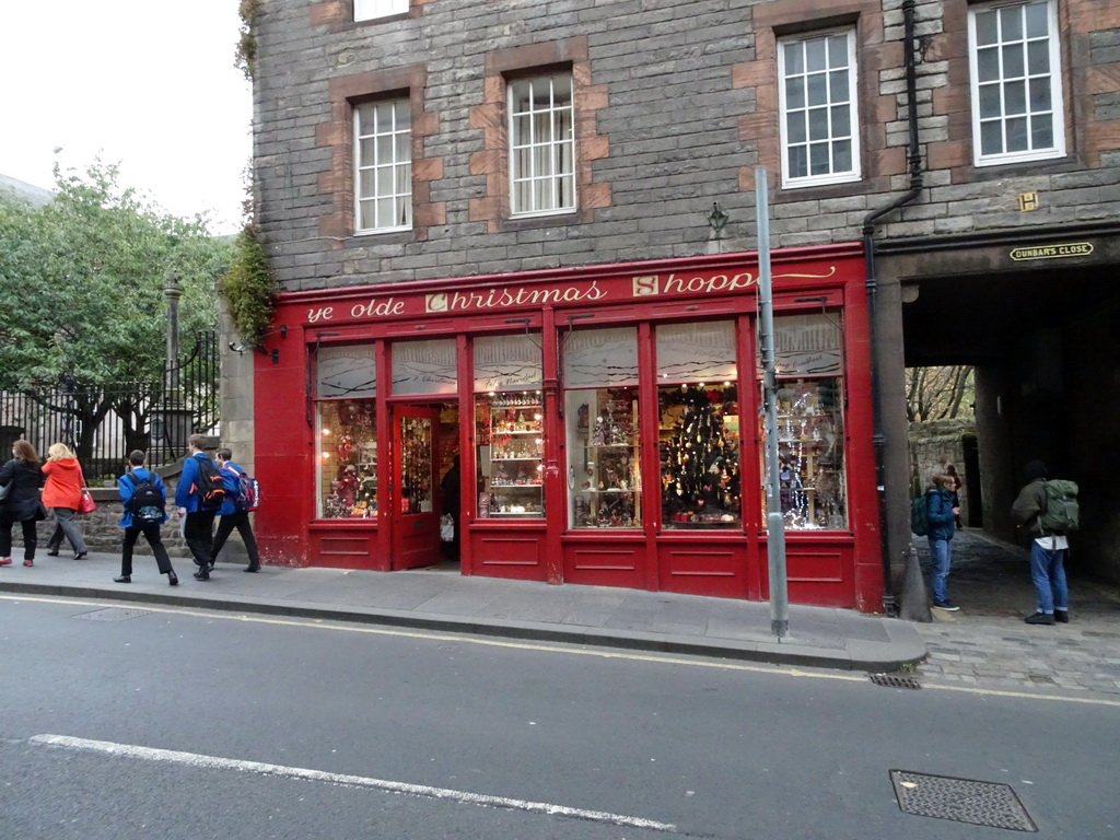 Front of the Ye Olde Christmas Shoppe and the entrance to the Dunbar`s Close Garden at the Royal Mile