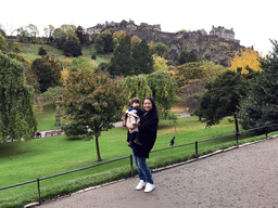 Miaomiao and Max at the Princes Street Gardens, with a view on Edinburgh Castle