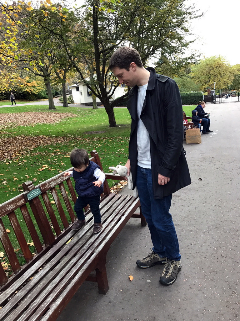 Tim and Max at the Princes Street Gardens, with a view on the Ross Bandstand