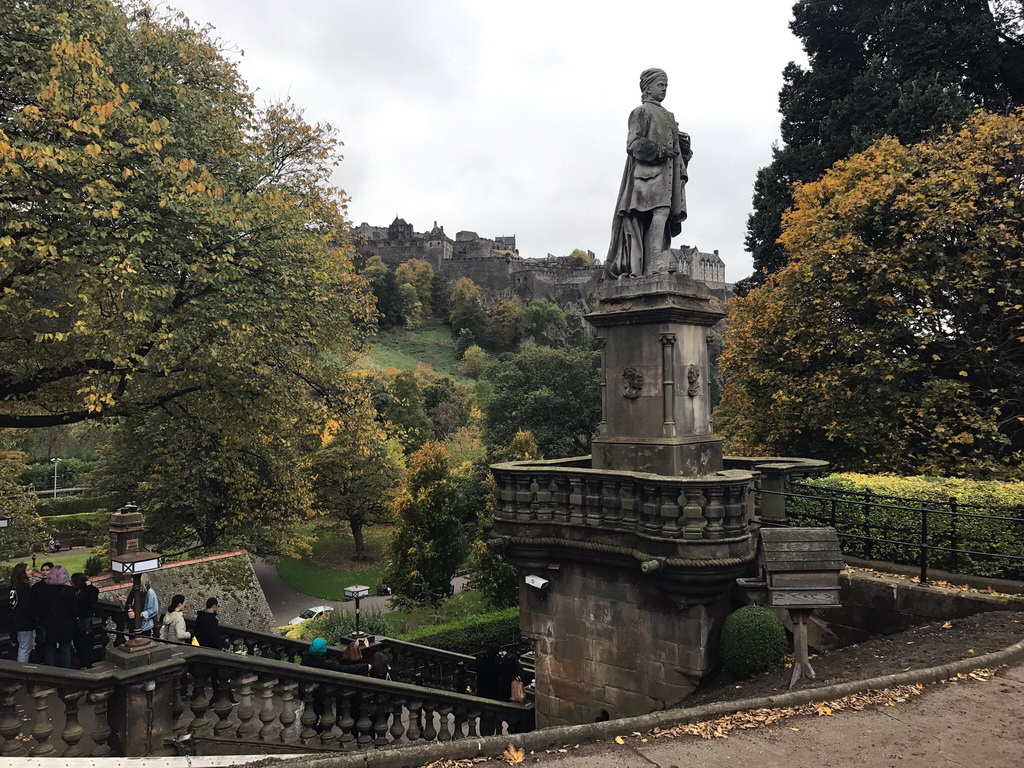 Staircase, the Greenkeeper`s Cottage and the statue of Allan Ramsay at the northeast side of the Princes Street Gardens, with a view on Edinbuirgh Castle