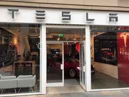 Front of the Tesla store at the Multrees Walk