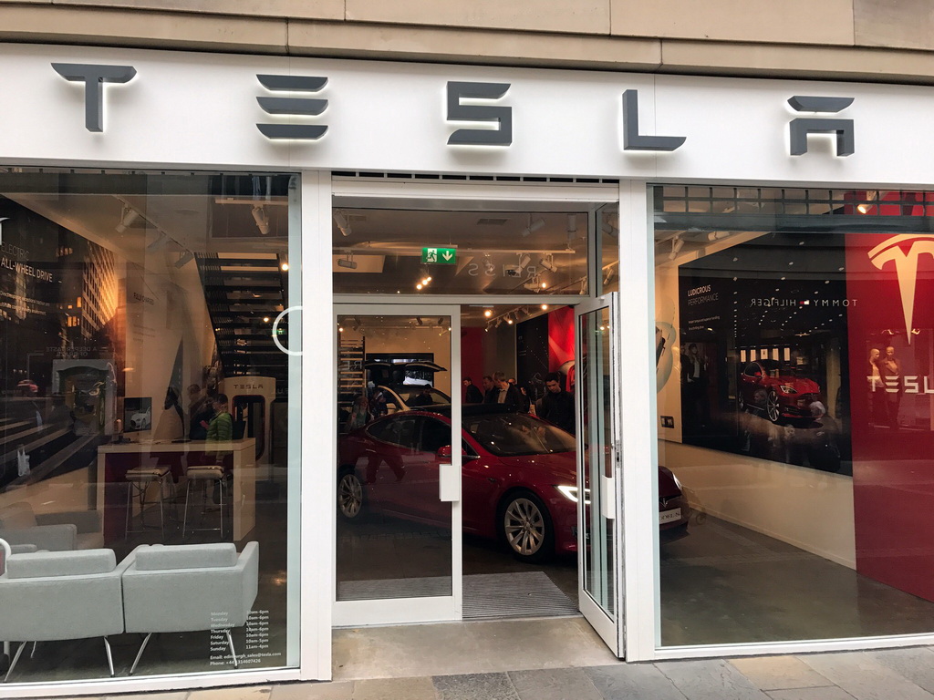 Front of the Tesla store at the Multrees Walk