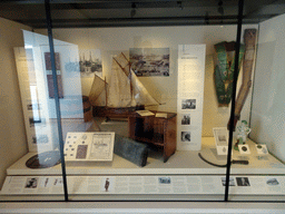 Items about Scottish and Irish immigration, at the Industry and Empire Hall at the Fifth Floor of the National Museum of Scotland, with explanation