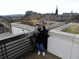 Miaomiao and Max at the Roof Terrace Garden on the Seventh Floor of the National Museum of Scotland, with a view on the Greyfriars Kirk church, St. Mary`s Cathedral, Edinburgh Castle, the Hub and the Central Library