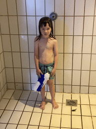 Max taking a shower at the swimming pool of the Landal Coldenhove holiday park