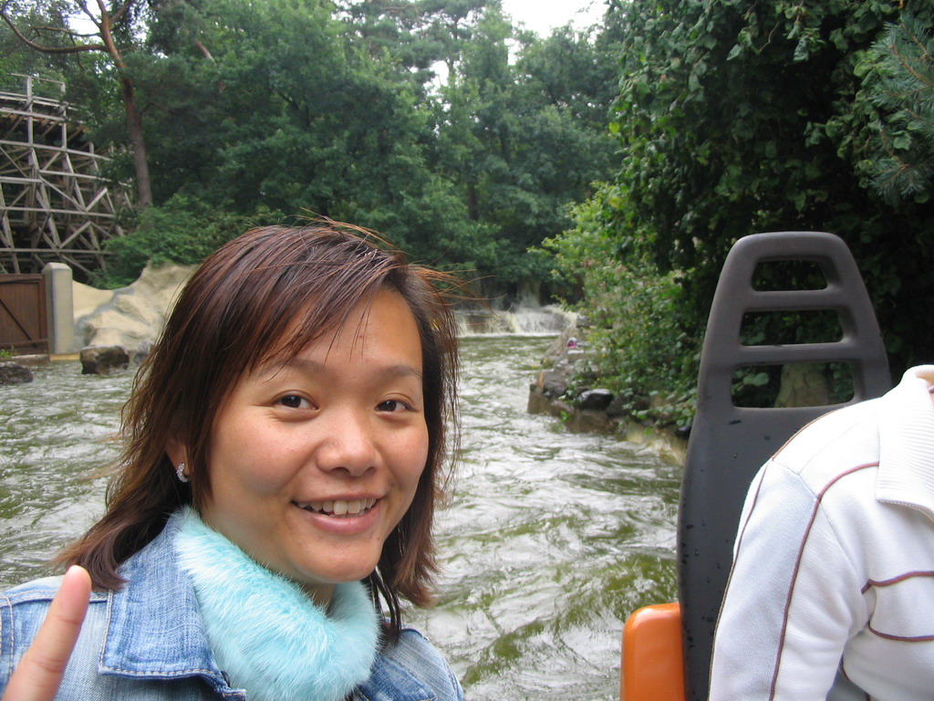 Miaomiao in a boat at the Piraña attraction at the Anderrijk kingdom