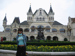 Miaomiao in front of the Efteling Theatre