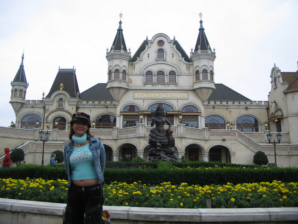 Miaomiao in front of the Efteling Theatre