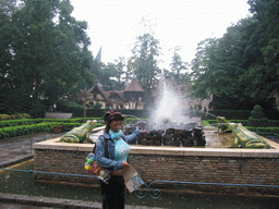 Miaomiao and the Fountain of the Frog King attraction at the Herautenplein square at the Fairytale Forest at the Marerijk kingdom