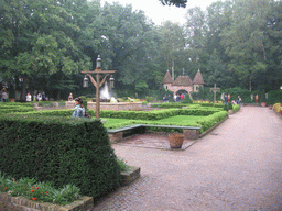 Miaomiao and the Fountain of the Frog King attraction at the Herautenplein square at the Fairytale Forest at the Marerijk kingdom