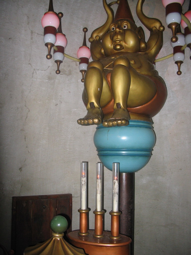 Statue of the Laaf Forefather in the Loof en Eerhuys building at the Laafland attraction at the Marerijk kingdom