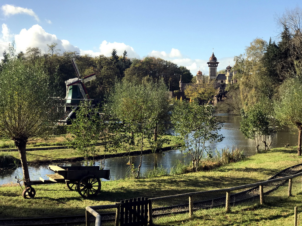 The Kinderspoor attraction at the Ruigrijk kingdom and the Symbolica attraction at the Fantasierijk kingdom