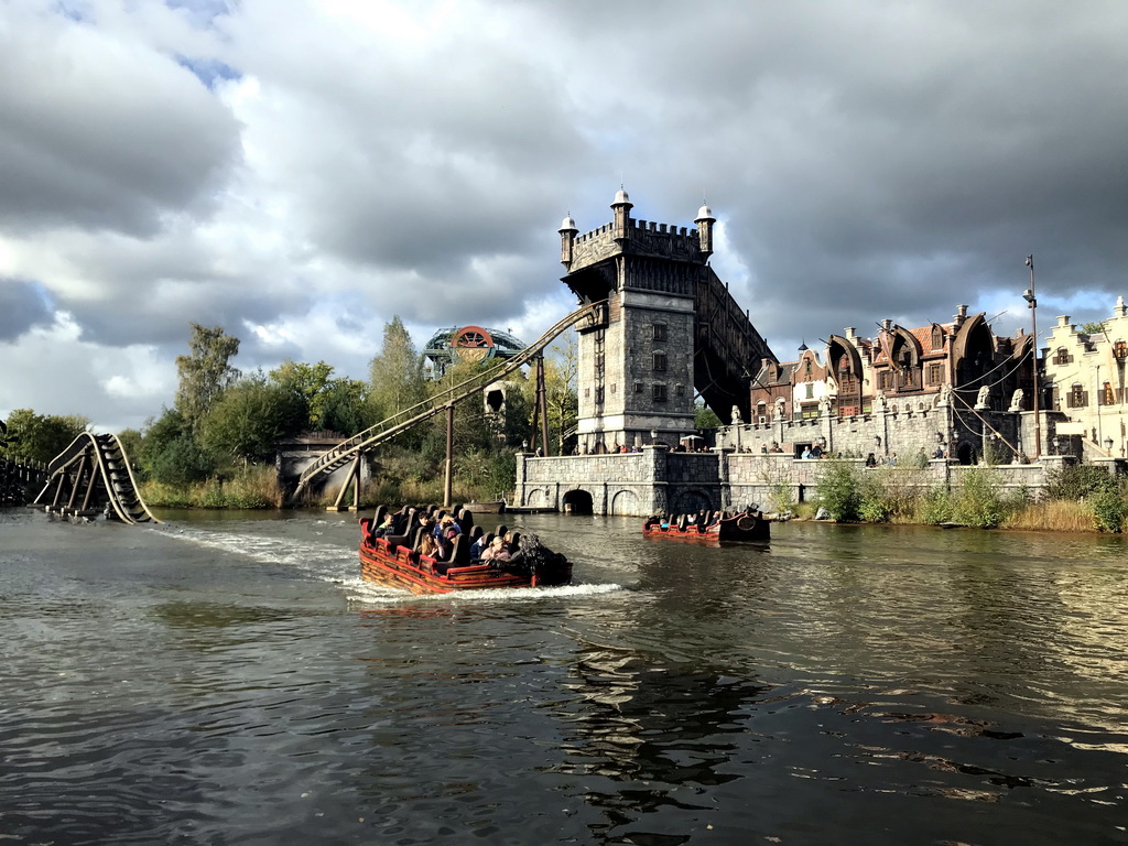 The Vliegende Hollander and Baron 1898 attractions at the Ruigrijk kingdom