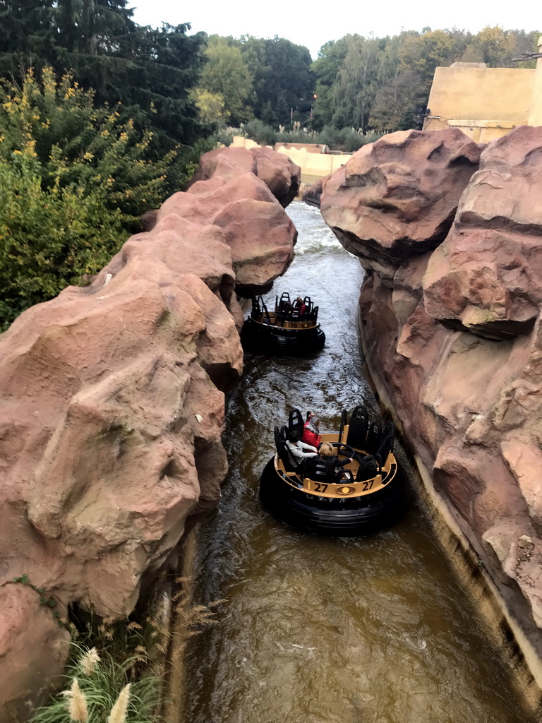 Boats at the Piraña attraction at the Anderrijk kingdom, viewed from the suspension bridge at the south side