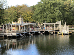 Dock with boats at the Piraña attraction at the Anderrijk kingdom