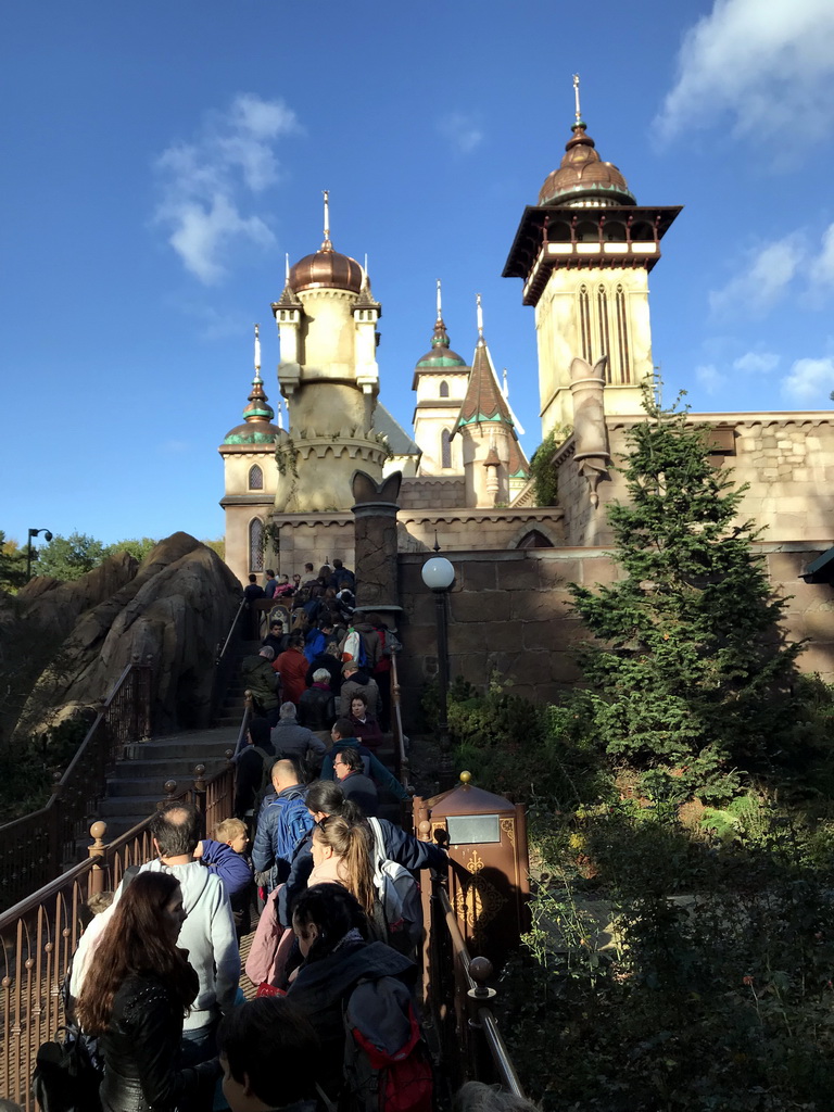 Queue leading to the Symbolica attraction at the Fantasierijk kingdom