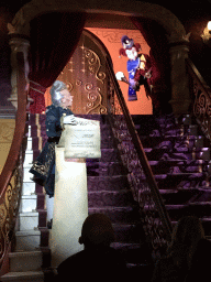 The lackey O.J. Punctuel and the jester Pardoes in the Lobby of the Symbolica attraction at the Fantasierijk kingdom