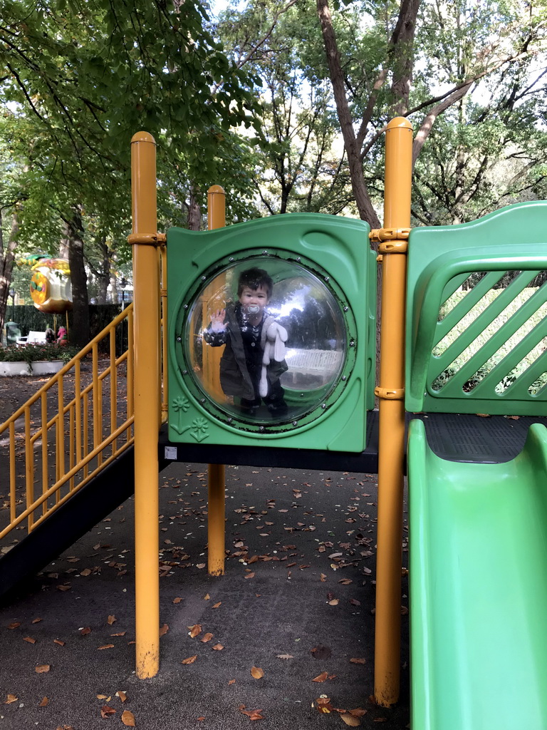 Max on the slide at the Kleuterhof playground at the Reizenrijk kingdom