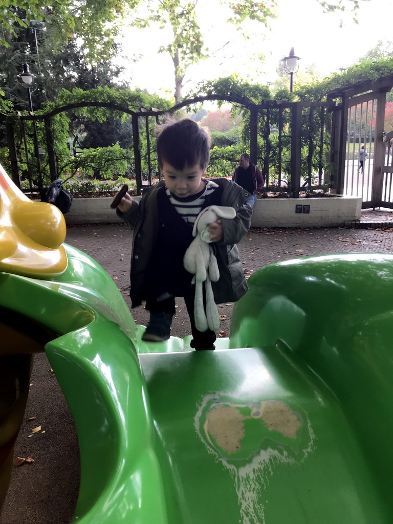 Max on the slide at the Kleuterhof playground at the Reizenrijk kingdom